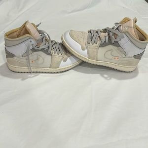 Jordan 1 SE inside out